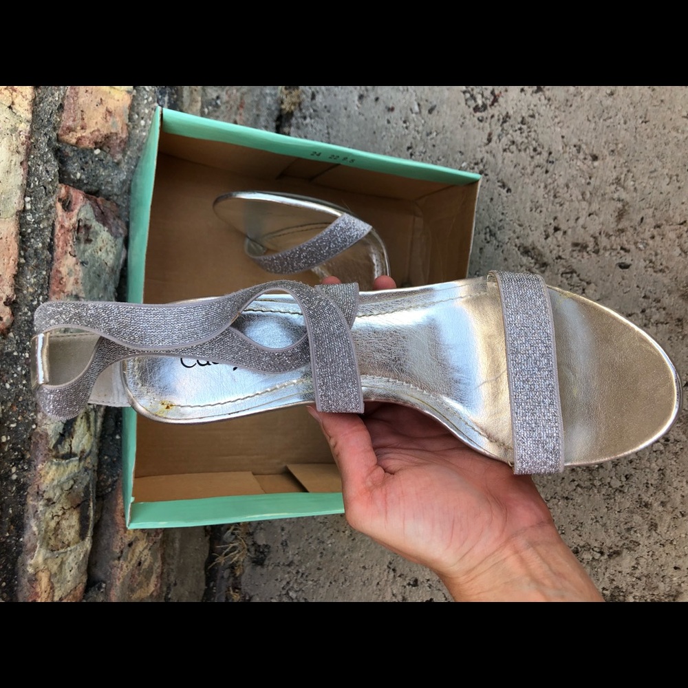Heels size 8.5 - Picture 3 of 8